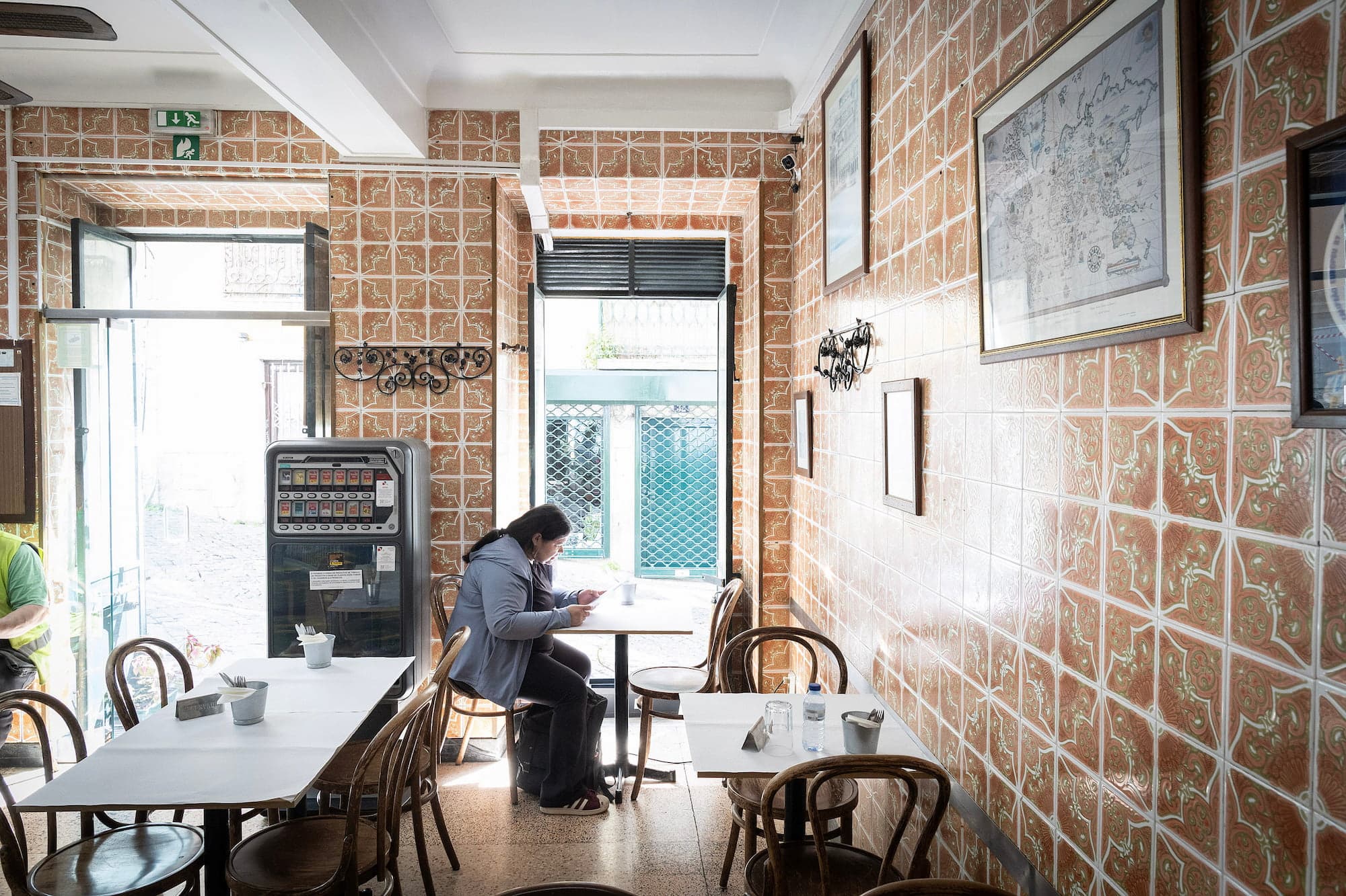 Interior da pastelaria Eneri no Bairro Alto